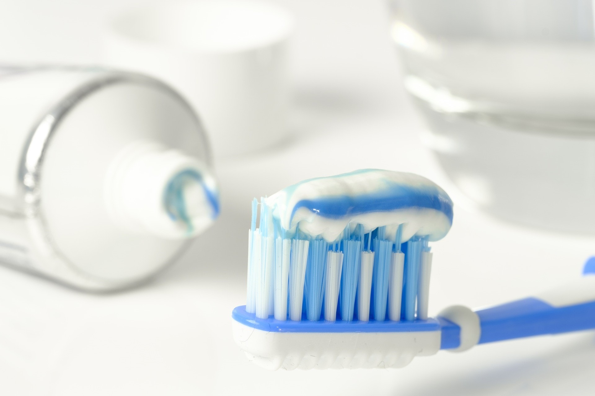 Fluoride vs. Fluoride-Free Toothpaste