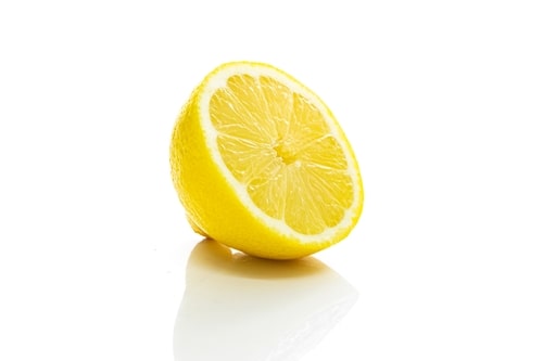how to whiten teeth with lemon