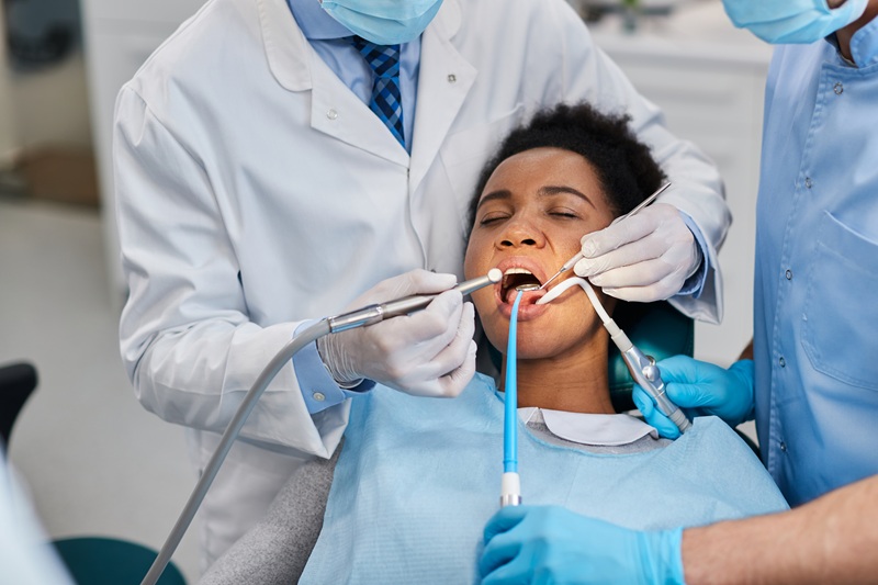African American woman visiting dentist for dental emergency